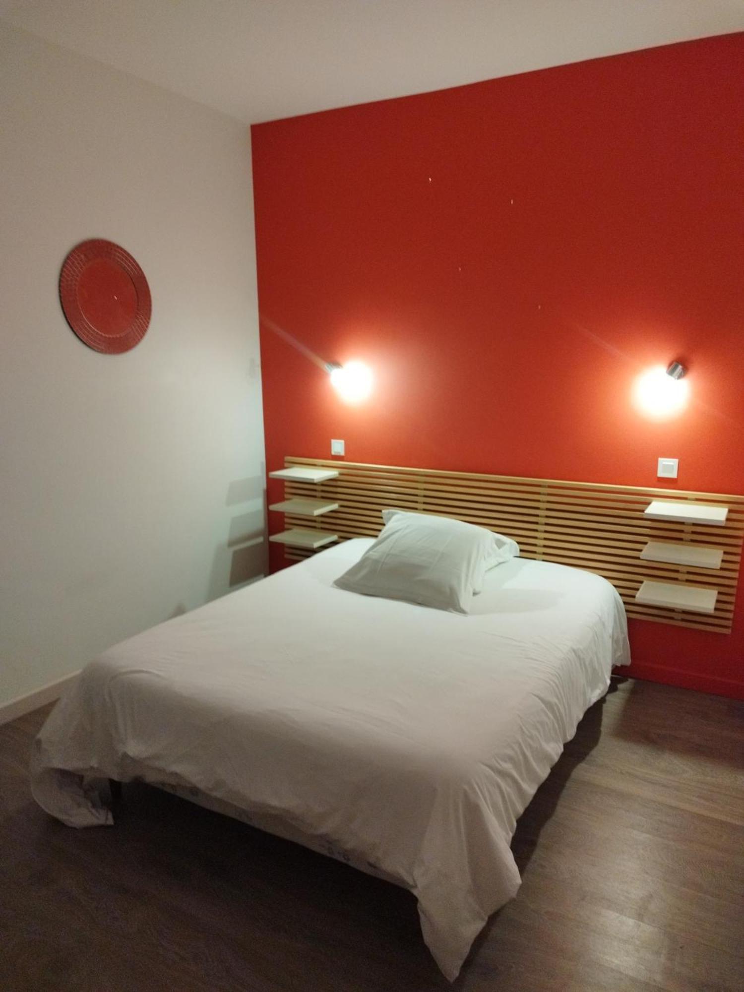 Hotel De La Loube La Roquebrussanne Extérieur photo
